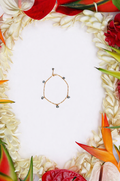 The Keshi Charm Figaro Bracelet
