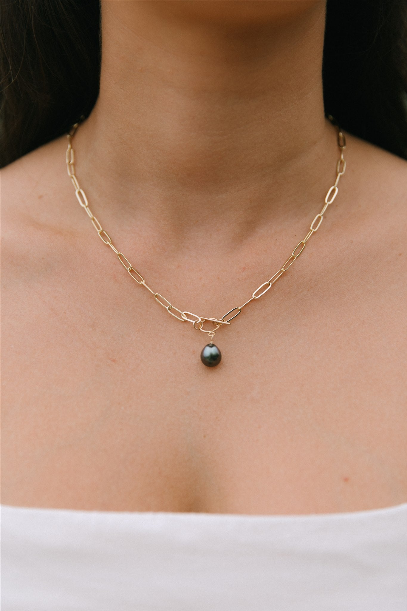 The Front Toggle Pearl Chain